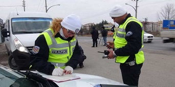 trafik-cezasi ceza yazan trafik polisi
